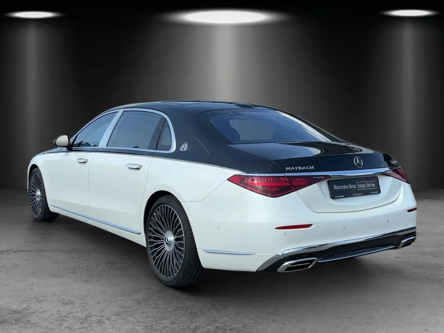S580 Maybach TwoTone FirsClass FondTV DRIVEPILOT