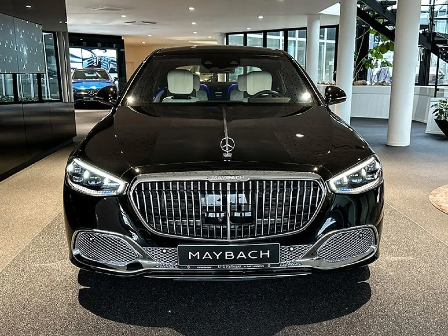 Maybach S 680 4M Manufaktur InterP First-CL Font