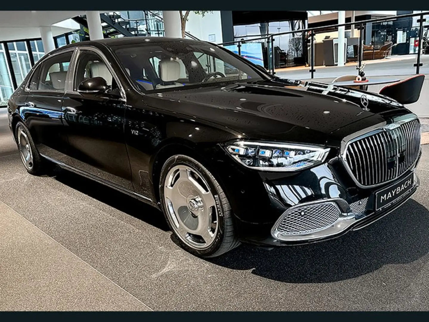 Maybach S 680 4M Manufaktur InterP First-CL Font