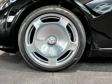 Maybach S 680 4M Manufaktur InterP First-CL Font