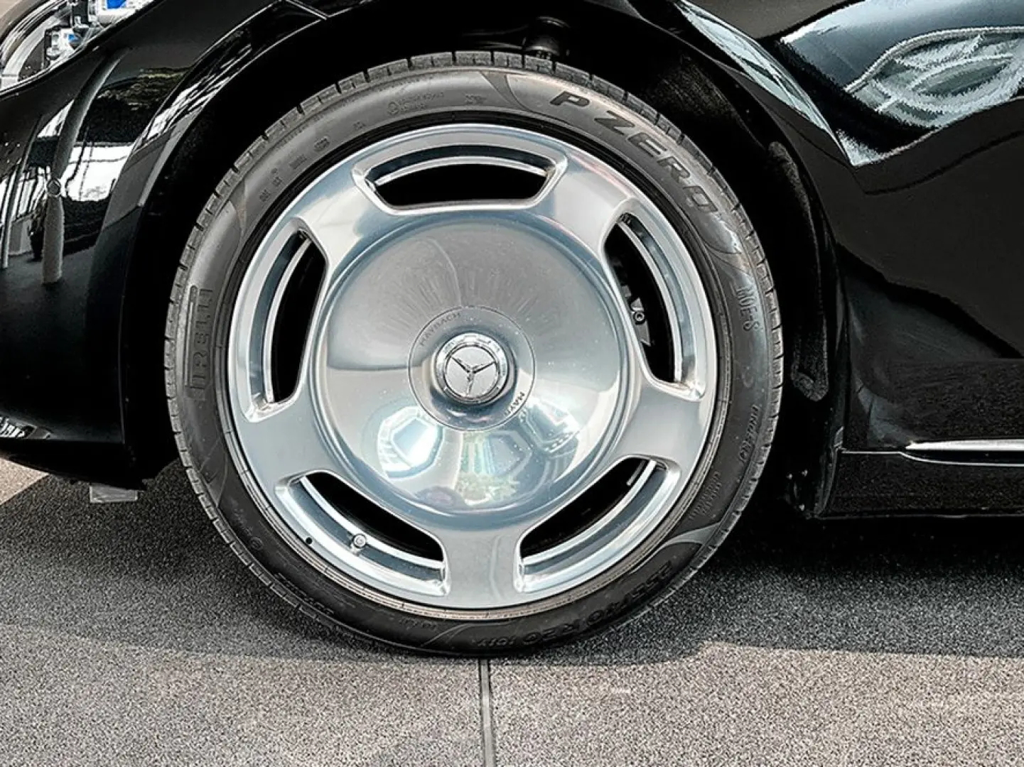 Maybach S 680 4M Manufaktur InterP First-CL Font