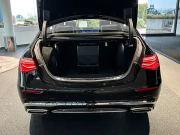 Maybach S 680 4M Manufaktur InterP First-CL Font