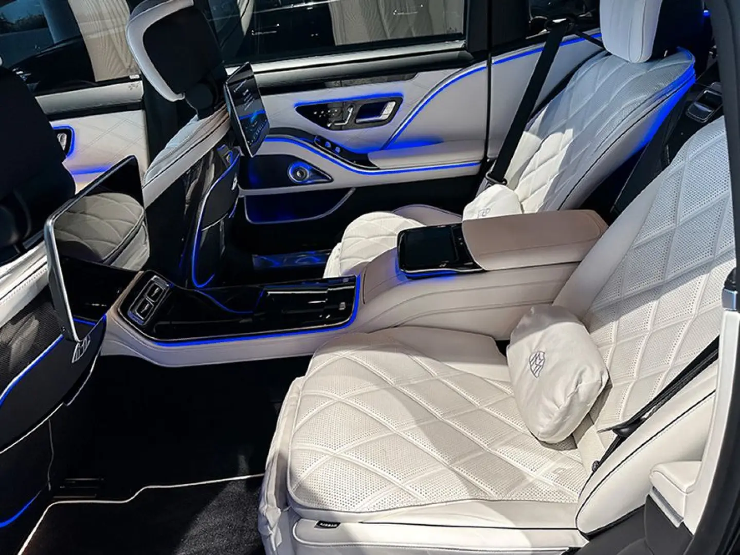Maybach S 680 4M Manufaktur InterP First-CL Font