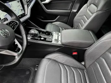 Touareg 3.0 TSI 4 M. AHK ACC Pano Matrix R-Line