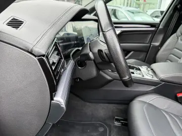 Touareg 3.0 TSI 4 M. AHK ACC Pano Matrix R-Line