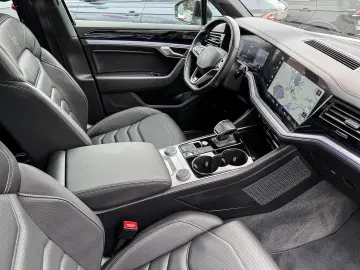 Touareg 3.0 TSI 4 M. AHK ACC Pano Matrix R-Line