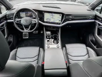 Touareg 3.0 TSI 4 M. AHK ACC Pano Matrix R-Line