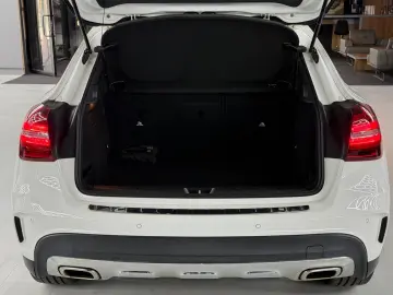 GLA 200 AMG LINE PANO SHZ PDC NAVI ACC LED