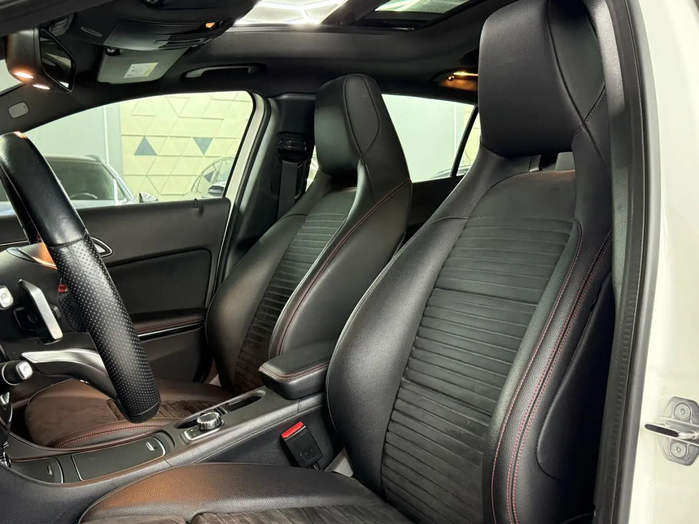 GLA 200 AMG LINE PANO SHZ PDC NAVI ACC LED