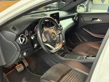 GLA 200 AMG LINE PANO SHZ PDC NAVI ACC LED