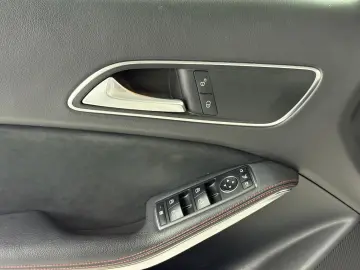 GLA 200 AMG LINE PANO SHZ PDC NAVI ACC LED