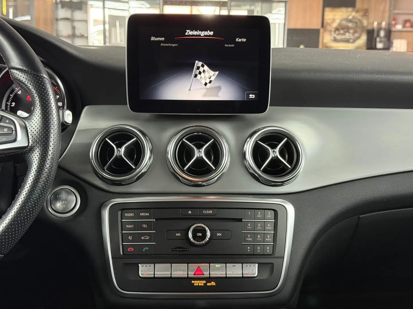 GLA 200 AMG LINE PANO SHZ PDC NAVI ACC LED