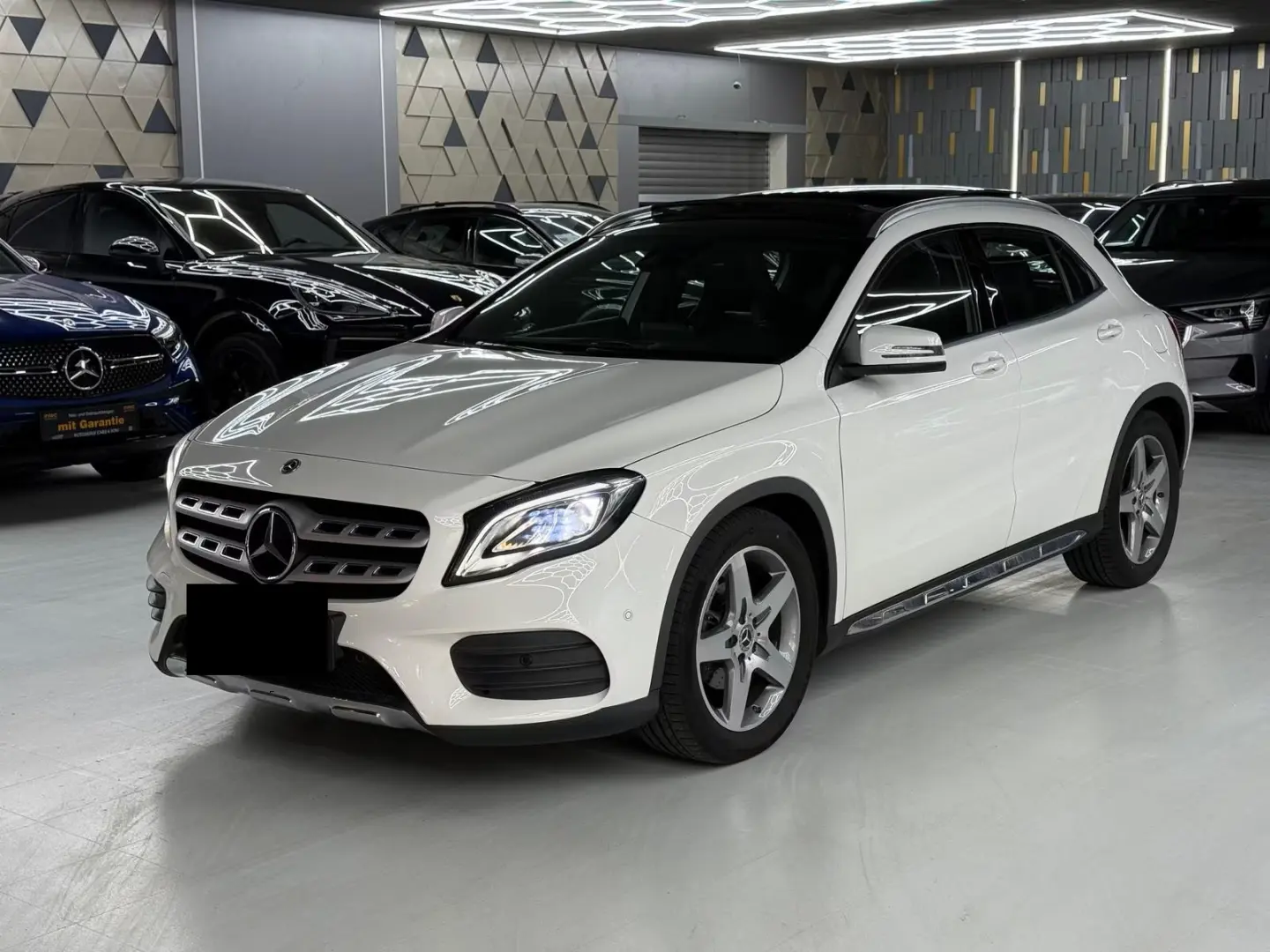 GLA 200 AMG LINE PANO SHZ PDC NAVI ACC LED