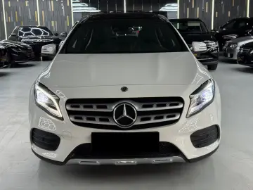 GLA 200 AMG LINE PANO SHZ PDC NAVI ACC LED