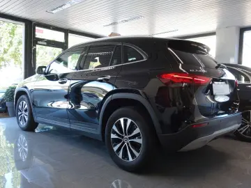 GLA 180 d Aut.8G-DCT NAVI LEDER Kamera 1.Hand!