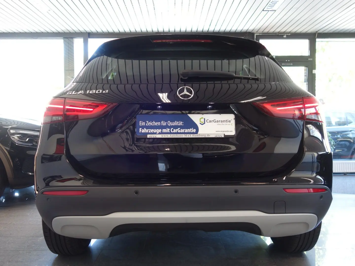 GLA 180 d Aut.8G-DCT NAVI LEDER Kamera 1.Hand!