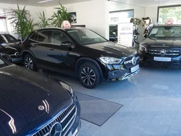 GLA 180 d Aut.8G-DCT NAVI LEDER Kamera 1.Hand!