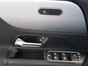 GLA 180 d Aut.8G-DCT NAVI LEDER Kamera 1.Hand!