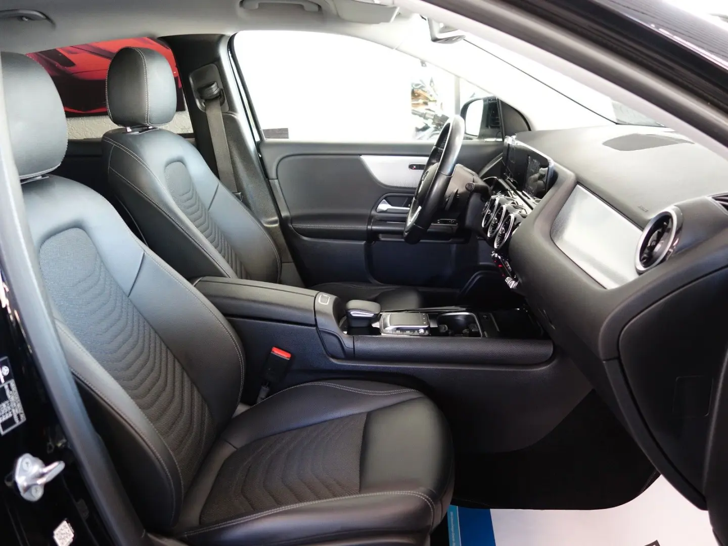 GLA 180 d Aut.8G-DCT NAVI LEDER Kamera 1.Hand!