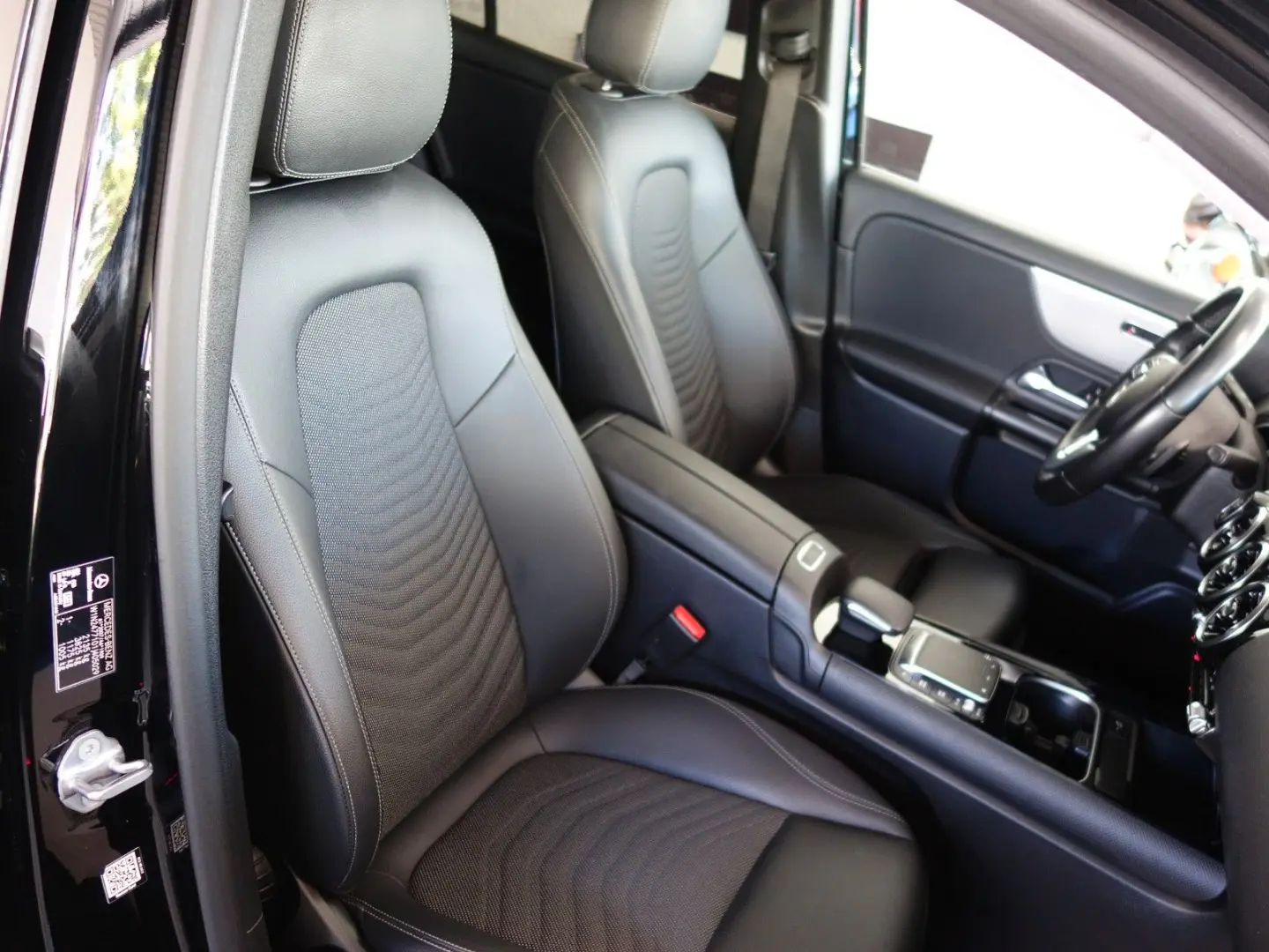 GLA 180 d Aut.8G-DCT NAVI LEDER Kamera 1.Hand!