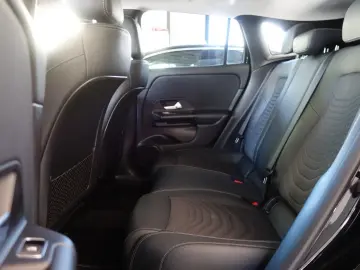 GLA 180 d Aut.8G-DCT NAVI LEDER Kamera 1.Hand!