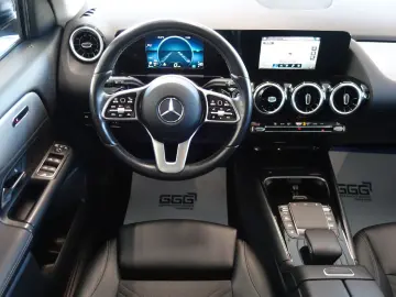 GLA 180 d Aut.8G-DCT NAVI LEDER Kamera 1.Hand!