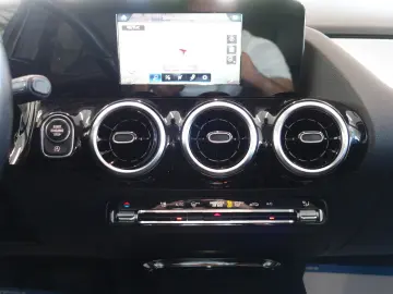 GLA 180 d Aut.8G-DCT NAVI LEDER Kamera 1.Hand!