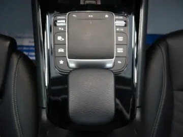 GLA 180 d Aut.8G-DCT NAVI LEDER Kamera 1.Hand!