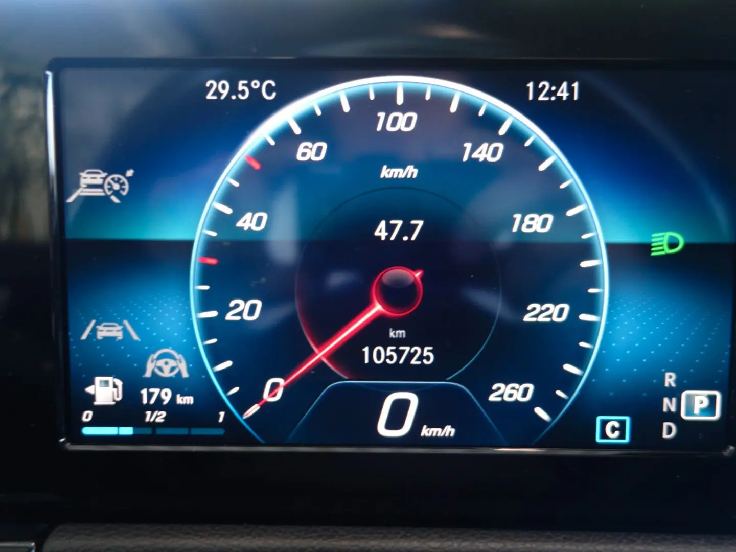 GLA 180 d Aut.8G-DCT NAVI LEDER Kamera 1.Hand!