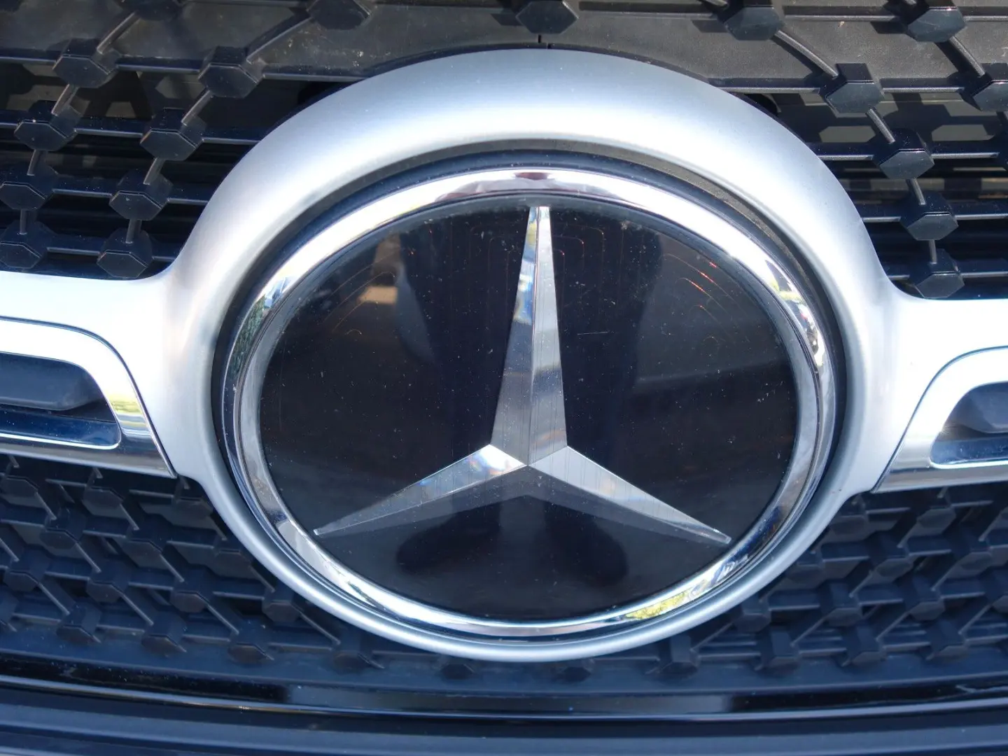 GLA 180 d Aut.8G-DCT NAVI LEDER Kamera 1.Hand!