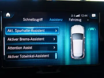 GLA 180 d Aut.8G-DCT NAVI LEDER Kamera 1.Hand!