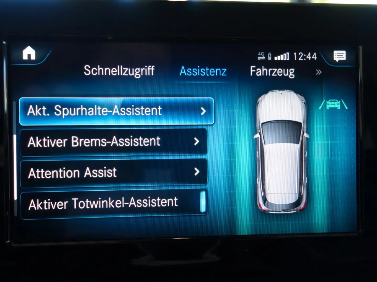 GLA 180 d Aut.8G-DCT NAVI LEDER Kamera 1.Hand!