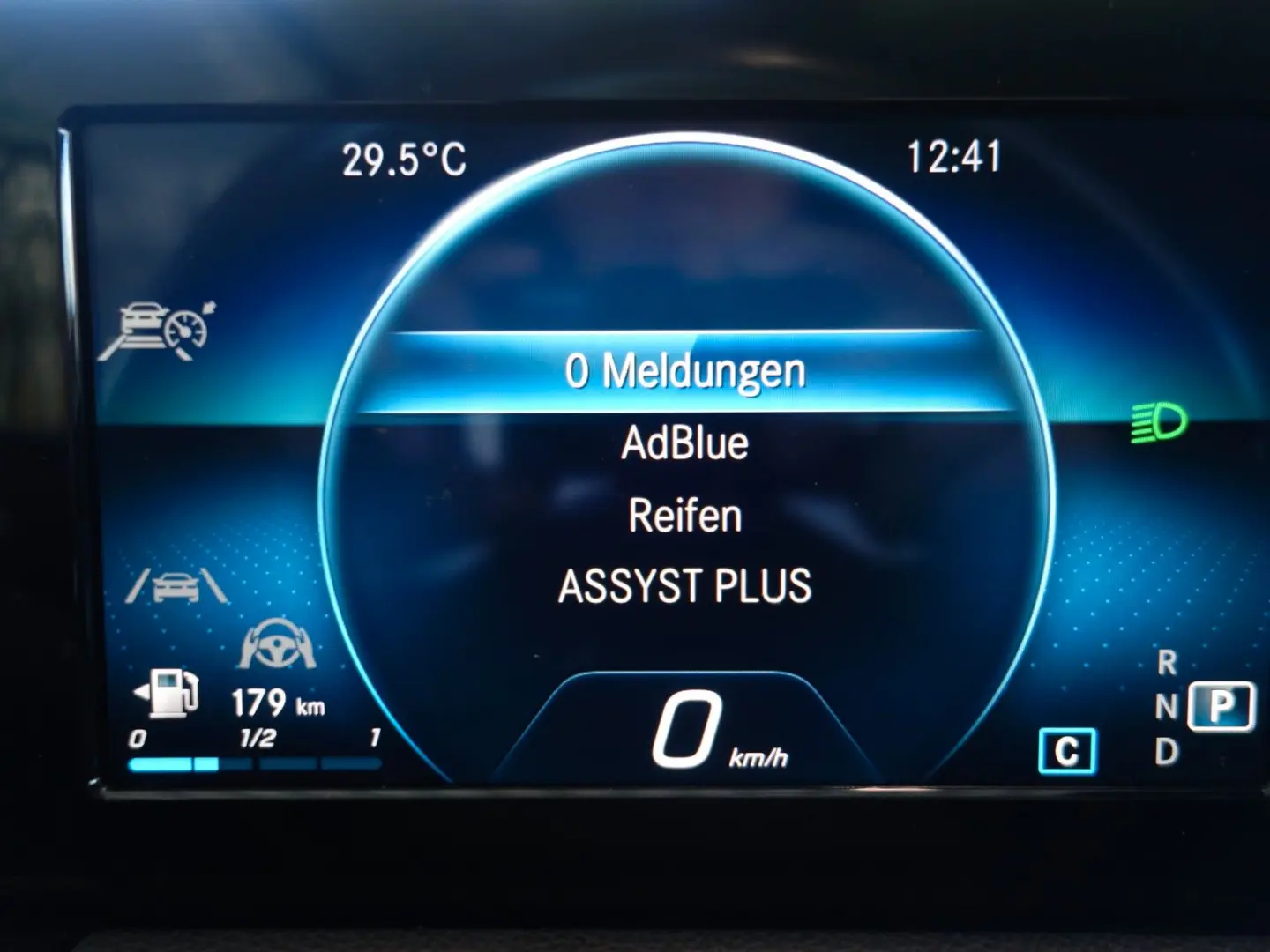 GLA 180 d Aut.8G-DCT NAVI LEDER Kamera 1.Hand!