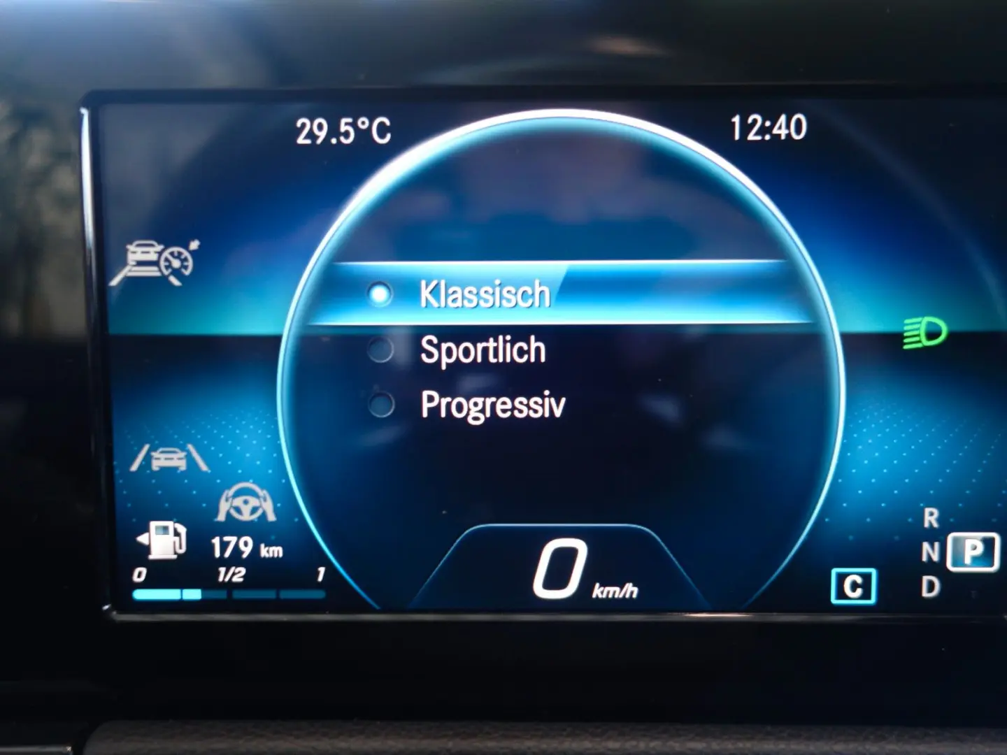 GLA 180 d Aut.8G-DCT NAVI LEDER Kamera 1.Hand!