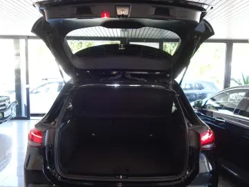 GLA 180 d Aut.8G-DCT NAVI LEDER Kamera 1.Hand!