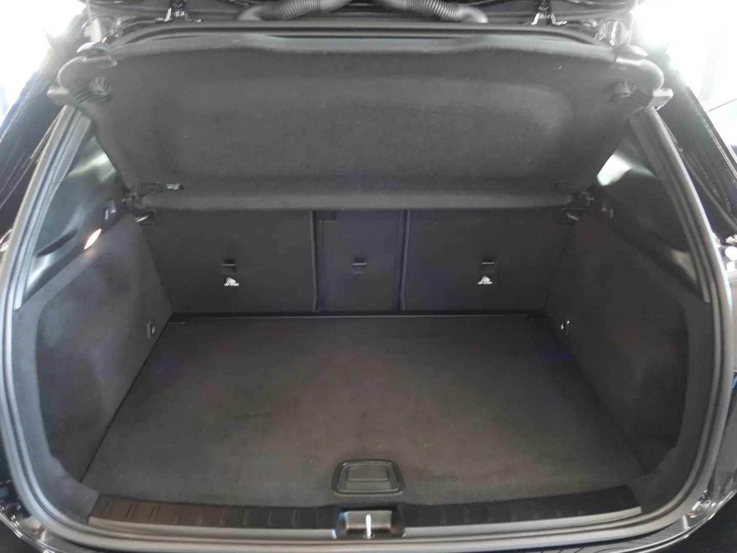 GLA 180 d Aut.8G-DCT NAVI LEDER Kamera 1.Hand!