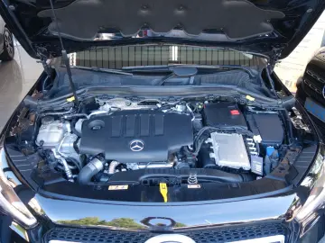 GLA 180 d Aut.8G-DCT NAVI LEDER Kamera 1.Hand!