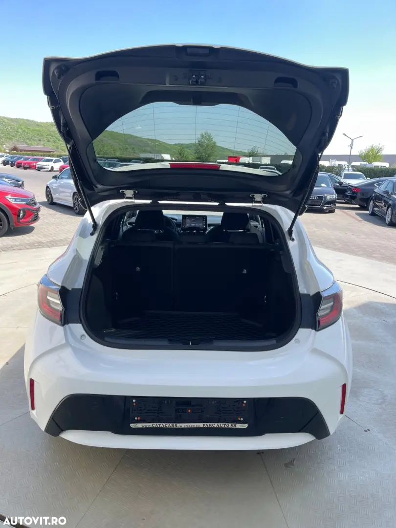 Toyota Corolla 1.8 HSD Business