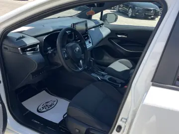 Toyota Corolla 1.8 HSD Business