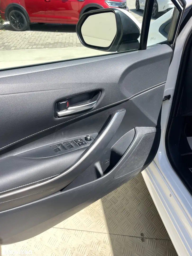 Toyota Corolla 1.8 HSD Business