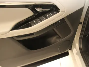 Range Rover Evoque P300e Autobiography Hybrid Pa