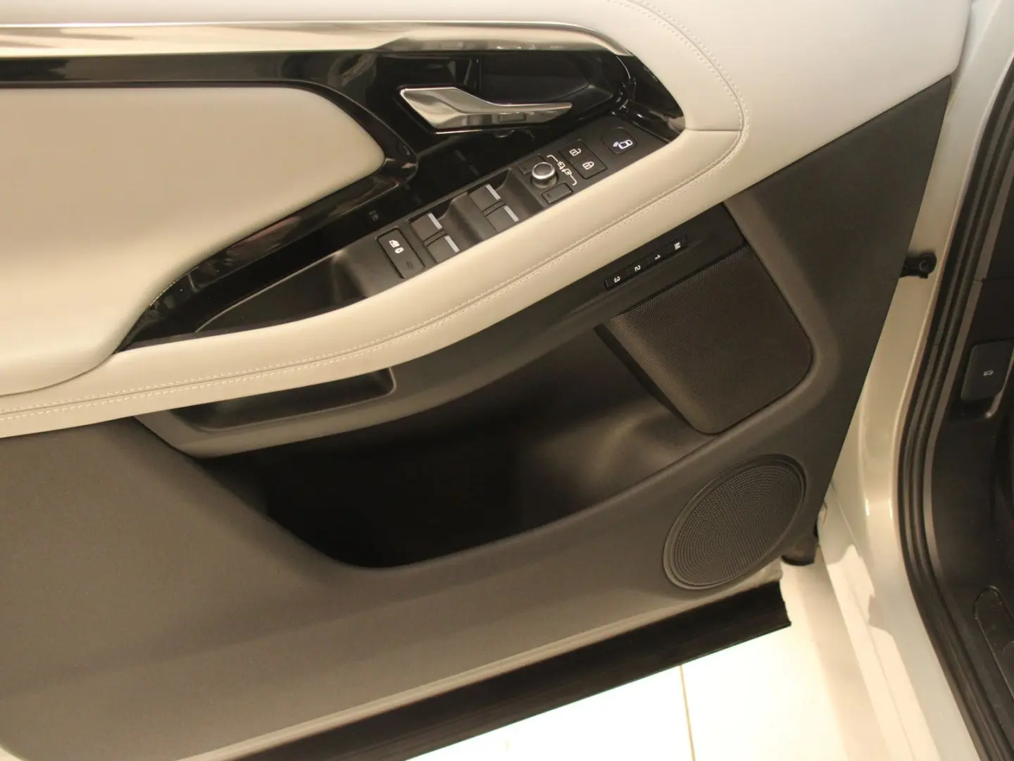 Range Rover Evoque P300e Autobiography Hybrid Pa