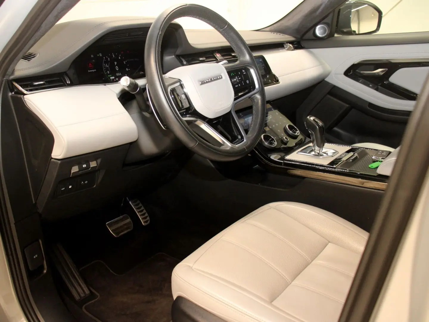 Range Rover Evoque P300e Autobiography Hybrid Pa