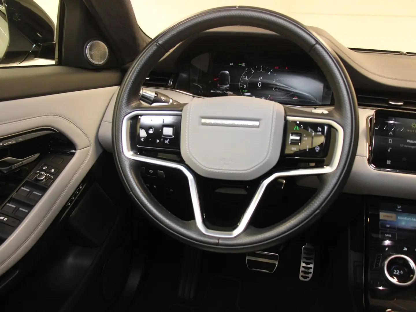 Range Rover Evoque P300e Autobiography Hybrid Pa