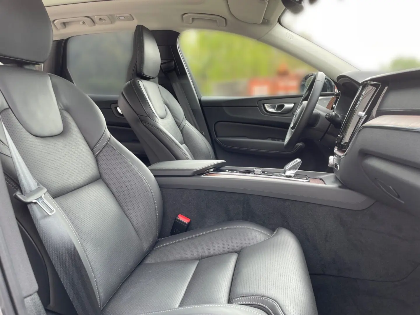 XC60 B5 Benzin AWD Ultimate Dark SHD AHK ALA