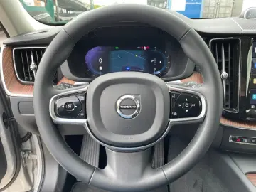 XC60 B5 Benzin AWD Ultimate Dark SHD AHK ALA