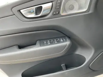 XC60 B5 Benzin AWD Ultimate Dark SHD AHK ALA