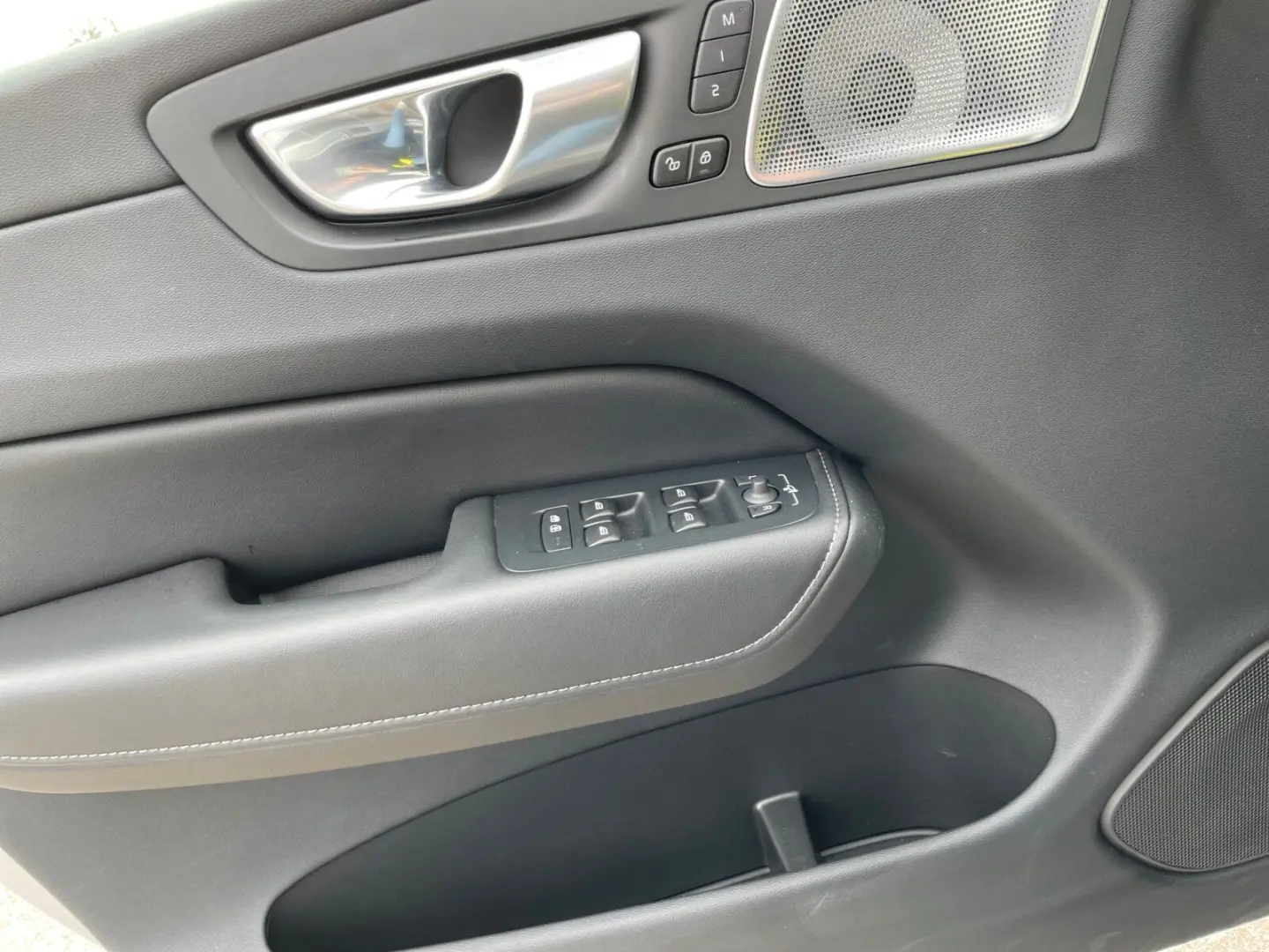 XC60 B5 Benzin AWD Ultimate Dark SHD AHK ALA