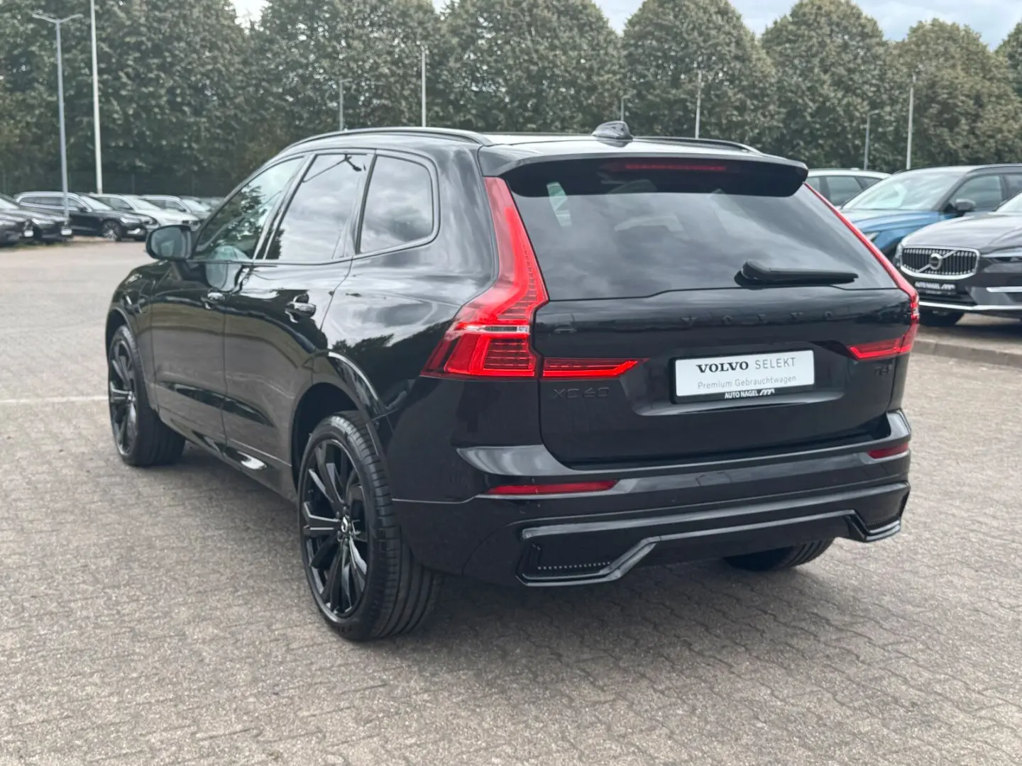 XC60 Recharge T6 Plus Black Edition PILOT FLED