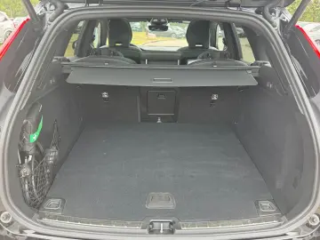 XC60 Recharge T6 Plus Black Edition PILOT FLED